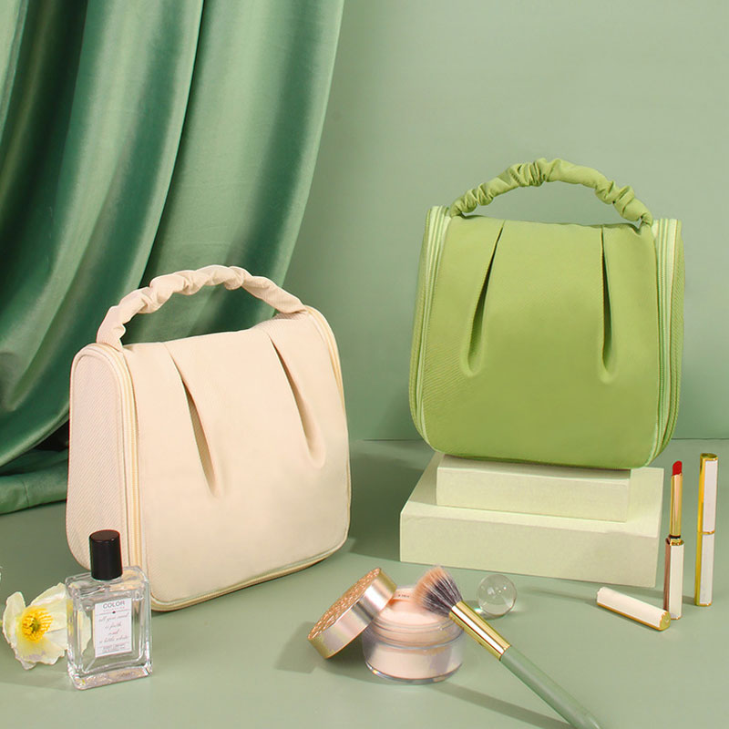 TW046 吊り下げ ポーチ 雲型 撥水 トラベルポーチ